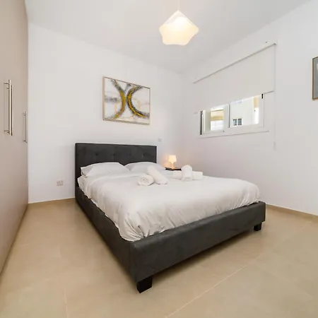 1 Bedroom Flat Next To * Aglantzia
