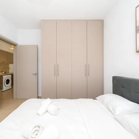 1 Bedroom Flat Next To * Aglantzia