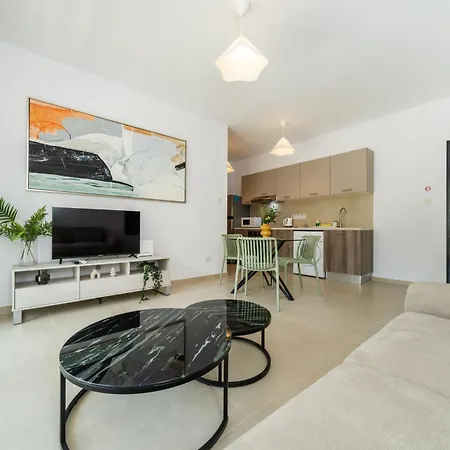 1 Bedroom Flat Next To