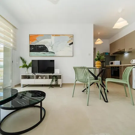 1 Bedroom Flat Next To Appartamento *