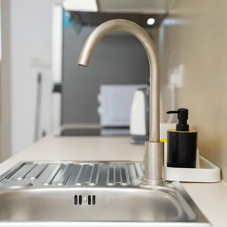 1 Bedroom Flat Next To Appartamento Aglantzia