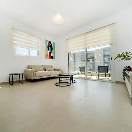 1 Bedroom Flat Next To Appartamento *