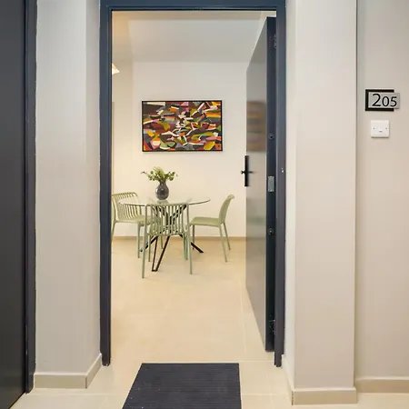 1 Bedroom Flat Next To Appartamento Aglantzia