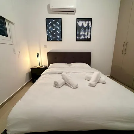 1 Bedroom Flat Next To Appartamento