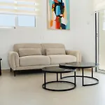 1 Bedroom Flat Next To Apartment *