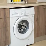 1 Bedroom Flat Next To Apartment *