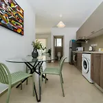 1 Bedroom Flat Next To Apartment