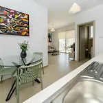 1 Bedroom Flat Next To Appartement