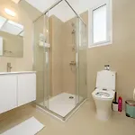 1 Bedroom Flat Next To *