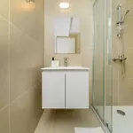 1 Bedroom Flat Next To *