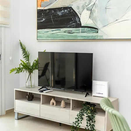 1 Bedroom Flat Next To *