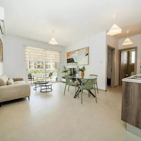 1 Bedroom Flat Next To דירה Aglantzia