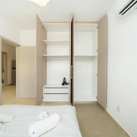 1 Bedroom Flat Next To * Aglantzia
