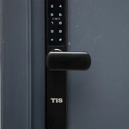 1 Bedroom Flat Next To