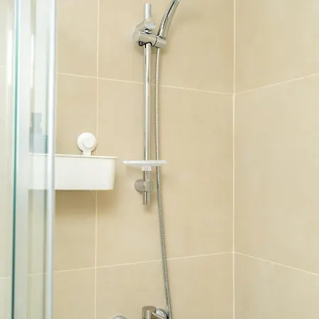 1 Bedroom Flat Next To דירה *