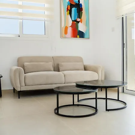 1 Bedroom Flat Next To Apartment *