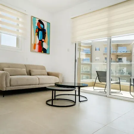 1 Bedroom Flat Next To Apartment