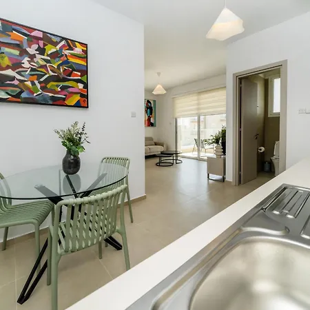 1 Bedroom Flat Next To Apartment