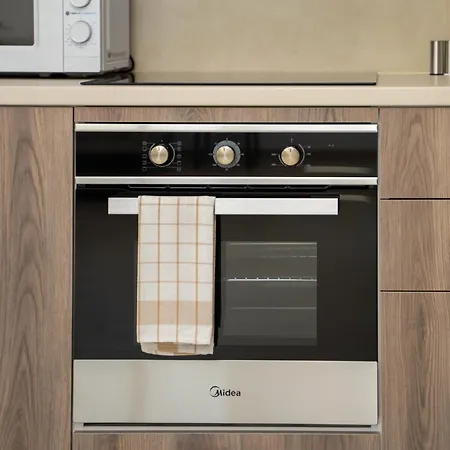 1 Bedroom Flat Next To *