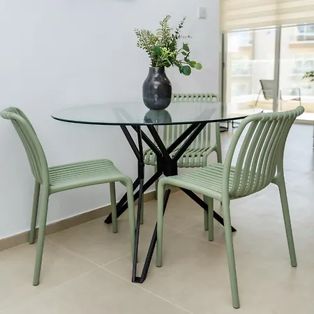 1 Bedroom Flat Next To