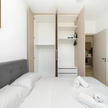 Apartament 1 Bedroom Flat Next To