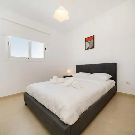 1 Bedroom Flat Next To * Aglantzia