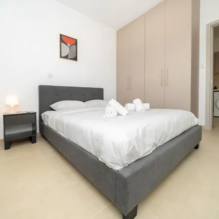 Apartment 1 Bedroom Flat Next To