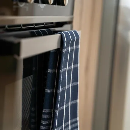 1 Bedroom Flat Next To *