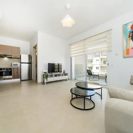 1 Bedroom Flat Next To Apartment *