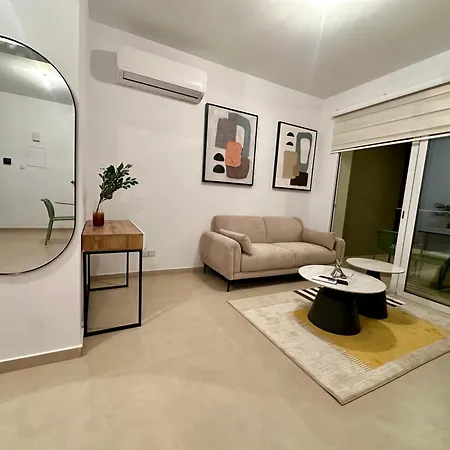 1 Bedroom Flat Next To *