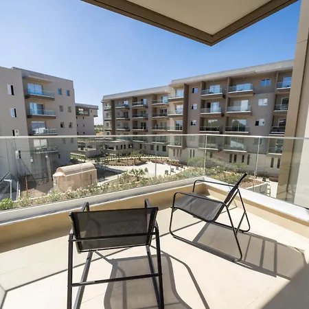 1 Bedroom Flat Next To *