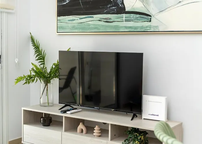 1 Bedroom Flat Next To *