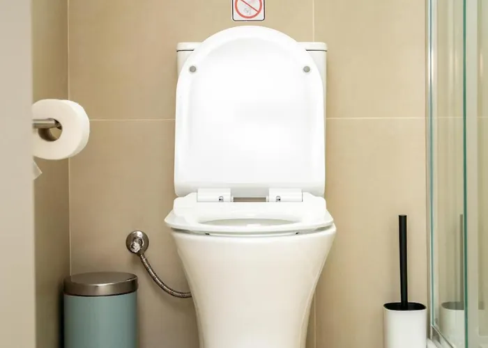 1 Bedroom Flat Next To Apartment *