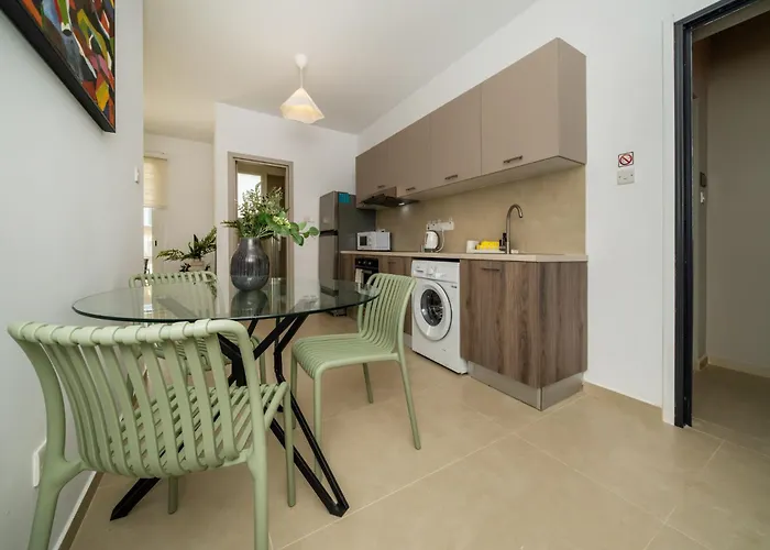 1 Bedroom Flat Next To