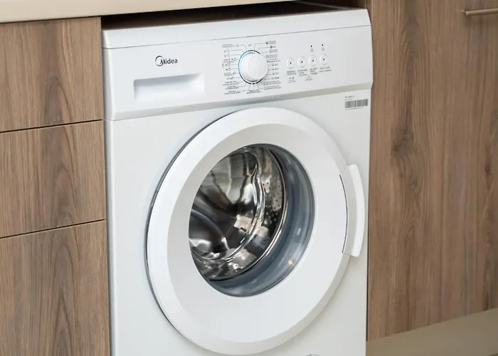 1 Bedroom Flat Next To Apartment *