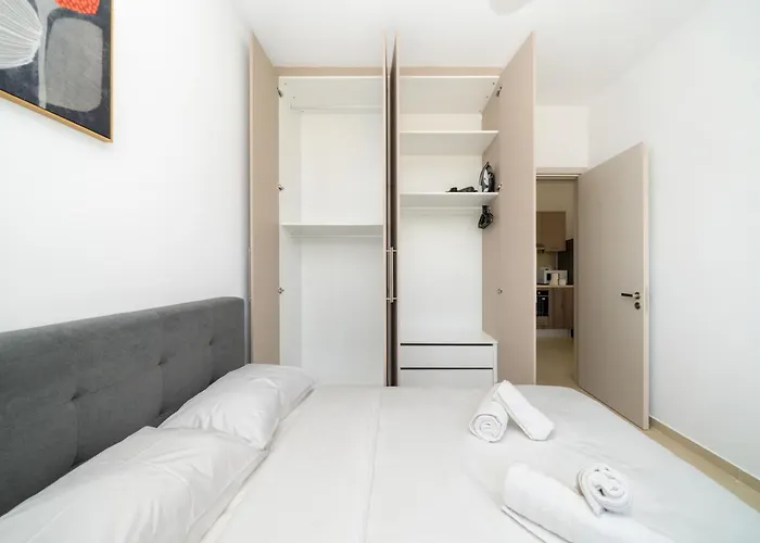 Apartment 1 Bedroom Flat Next To