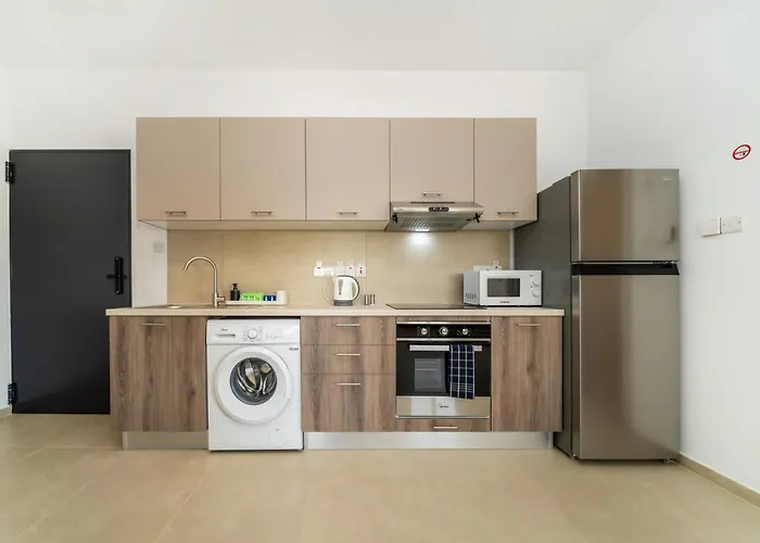 1 Bedroom Flat Next To * Aglantzia