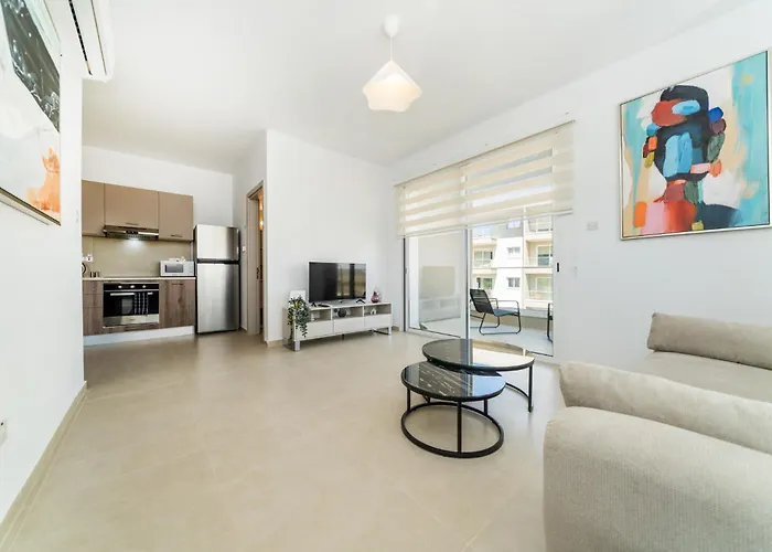 1 Bedroom Flat Next To Apartment *